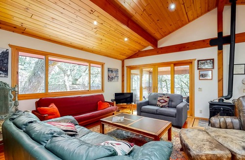 Burnt Ranch House | 162 m² House ∙ 4 bedrooms ∙ 12 guests