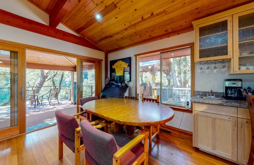 Burnt Ranch House | 162 m² House ∙ 4 bedrooms ∙ 12 guests