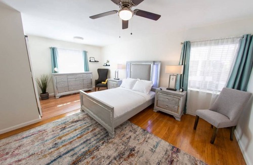 Northwest Anaheim House | 163 m² House ∙ 3 bedrooms ∙ 8 guests