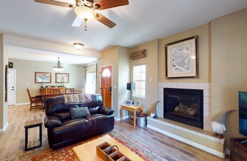 Bass Lake House | 163 m² House ∙ 4 bedrooms ∙ 9 guests