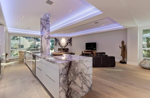 Beverly Hills Condo | 169 m² Condo ∙ 2 bedrooms ∙ 4 guests