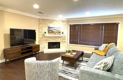 Tustin House | 169 m² House ∙ 3 bedrooms ∙ 6 guests