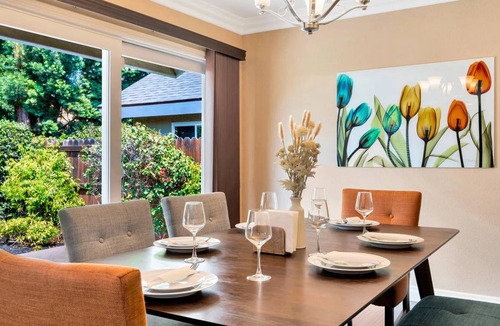Tustin House | 169 m² House ∙ 3 bedrooms ∙ 6 guests