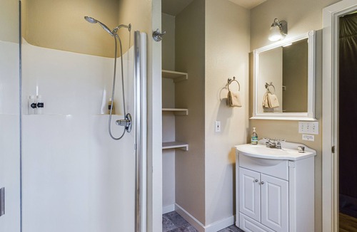 Orick Apartment | 17B Gold Rush Single Room at the Meadow Site