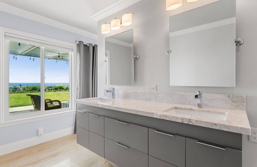 Corona del Mar House | 180 Degrees Oceanview Cozy House Nestled along the serene Coastline