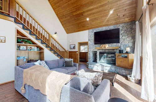 Upper Moonridge House | 180 m² House ∙ 4 bedrooms ∙ 8 guests