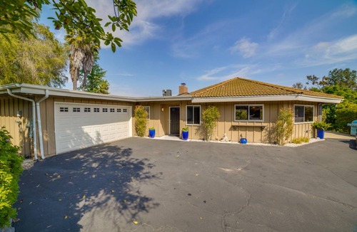 Fallbrook House | 185 m² House ∙ 3 bedrooms ∙ 6 guests