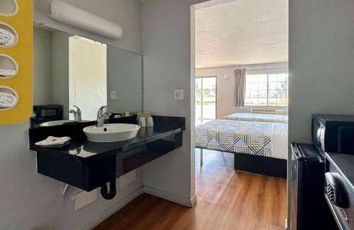 Delano Hotel | 19 m² Hotel ∙ 127 guests