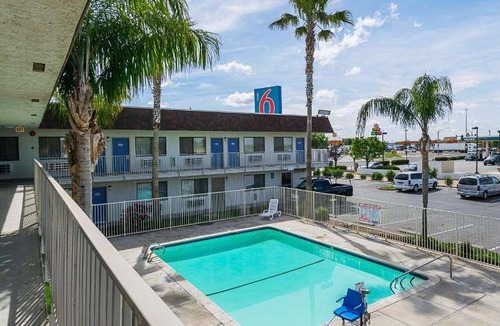 Lost Hills Hotel | 19 m² Hotel ∙ 6 guests