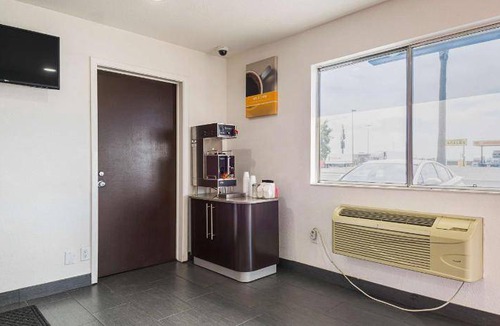 Lost Hills Hotel | 19 m² Hotel ∙ 6 guests