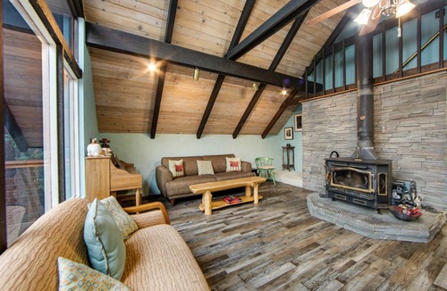 Pine Cove House | 190 m² House ∙ 3 bedrooms ∙ 6 guests
