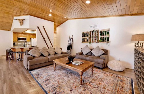 Upper Moonridge Cabin | 191 m² Chalet ∙ 4 bedrooms ∙ 10 guests
