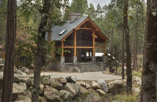 North Wawona Cabin | 192 m² Cabin ∙ 3 bedrooms ∙ 10 guests