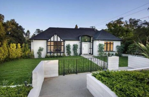 North Central House | 1920s Pasadena Cottage Steps from RoseBowl w/Pool