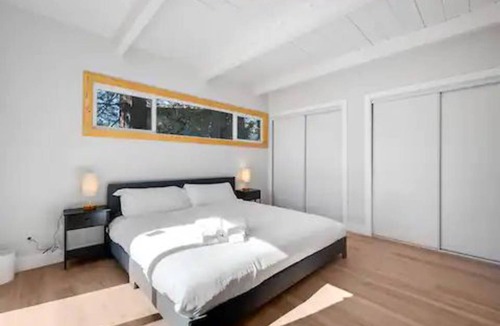 Montclair House | 193 m² House ∙ 3 bedrooms ∙ 6 guests