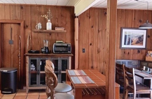 Wishon Cottage | 1940s cottage updated with todays amenities