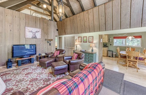 Big Creek Cabin | 195 m² Cabin ∙ 2 bedrooms ∙ 8 guests