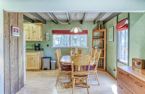 Big Creek Cabin | 195 m² Cabin ∙ 2 bedrooms ∙ 8 guests
