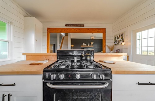 Ferndale House | 19th-century homestead on an organic dairy farm with gorgeous gardens & views