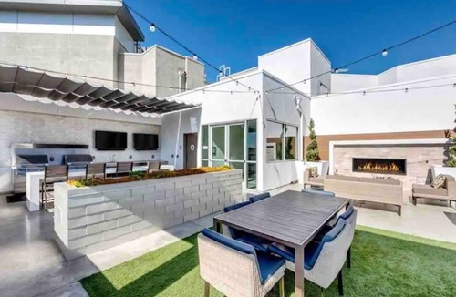 Tustin Apartment | 1B1B Luxury Apartment Center area POOL/GYM/MALLn