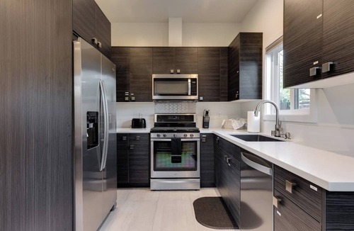 Northridge Apartment | 1BD/1BTH Unit/Queen Bed/Queen Sofa Bed/Wi-Fi/PARKING/EV/UTILITIES