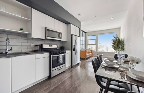 Beverly Grove Apartment | 1bdr getaway in Hollywood w/Free Parking, Gym, Pool