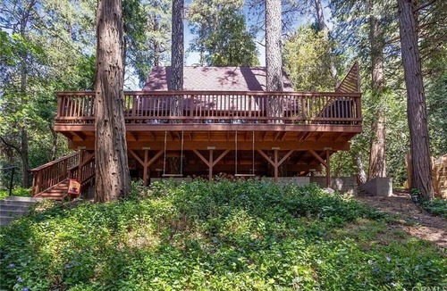 Crestline House | 1Bed + Loft | Treetop Hideaway