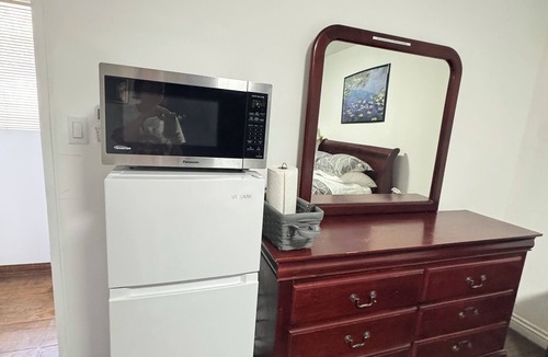 Azusa House | 1BR Pet- Friendly/AC