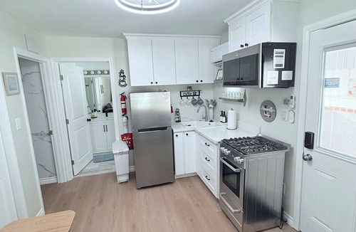 Simi Valley House | 1br Suite Kitchen Fireplace Private Entry