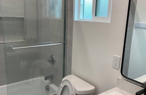 Garden Grove House | 2.4 mi Disney/Lt Saigon/3mi
