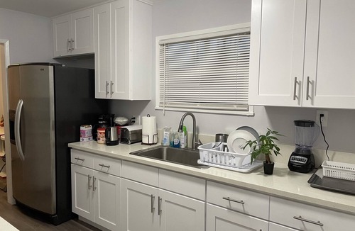 Bassett House | 2-8 people/3 bedrooms/2bathrooms/comfortable mattress