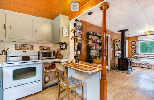 Julian House | 2 B/R Most Popular! "Time Traveler Retreat" (Pets Welcome)
