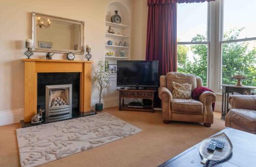 Hele House | 2 Bath House, Stunning 5 Bedroom House in Ilfracombe - Steps from Tunnels Beach
