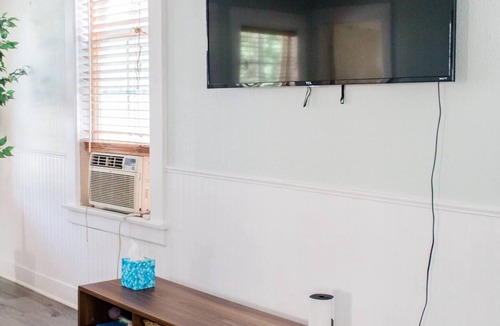 Torrance House | 2 BD in Quiet Neighborhood + AC, Desk, Fast Wifi