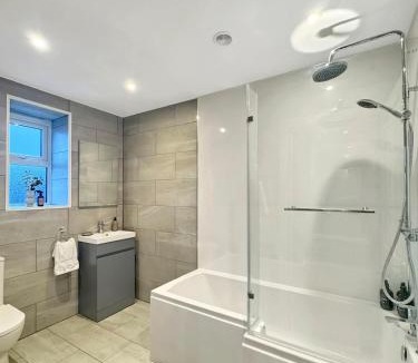 Grantham Apartment | 2 Bed Central Grantham Sleeps 4 Amaya18 free parking free gym access