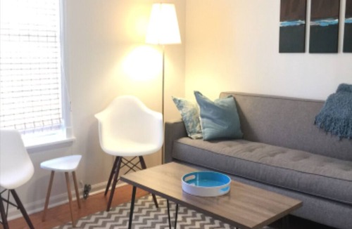 Ocean Park House | 2 bed Chic Santa Monica/Venice Beach. 8 min. walk to beach!