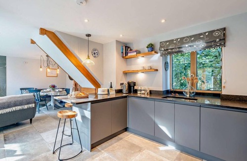 Kirkby Lonsdale Cottage | 2 Bed in Carnforth (oc-sz093)