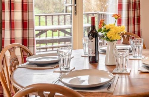 Dursley Cabin | 2 Bed in Coaley oc-r34730