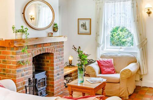 Sway House | 2 Bed in Sway oc-nfl43