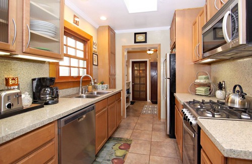 Old Towne House | 🍍2 Bed “PINEAPPLE BUNGALOW” 🌀Steps to Ocean & Main St.🌀 Relax @ the Ocean 🌊🏖️
