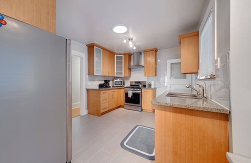Grand Lake Apartment | 2 Bedroom, 1 Bath Located Just Steps Away From Piedmont Ave