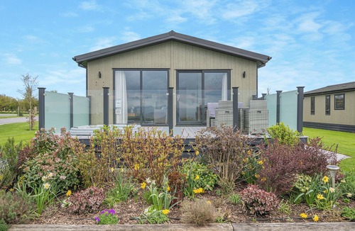 Shepton Mallet Ski Chalet | 2 bedroom accommodation in Midsomer House, East Compton