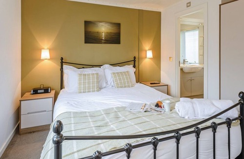 Ryde Cabin | 2 bedroom accommodation in Wootton, Nr Cowes