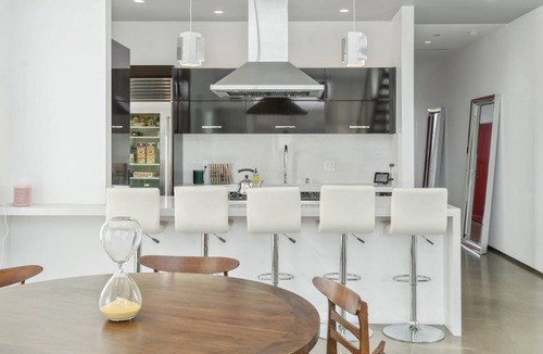 Larchmont Condo | 2 bedroom Across From Paramount Studios
