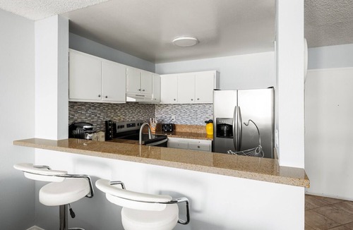 South Redondo Apartment | 2-bedroom apartment in wonderful Redondo Beach with WiFi, pool, jacuzzi, gym,