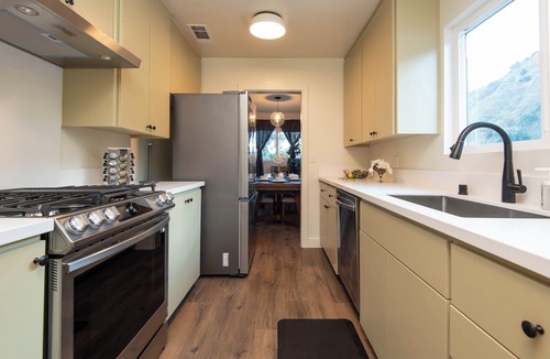 Hollywood Apartment | 2-bedroom apartment in brilliant Los Angeles with AC, fitness room, WiFi