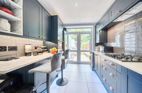 Wolverhampton House | 2 Bedroom Bungalo - Free Parking, WiFi & Garden
