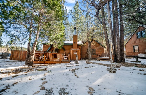 Big Bear Lake Cabin | 2-bedroom dog-friendly cabin, with spa & fireplace, just steps to the Lake!