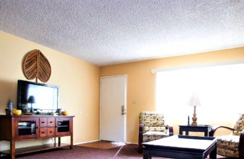 Oleander - Sunset House | 2 Bedroom Gated Townhouse with Private Entrance In Downtown Bakersfield