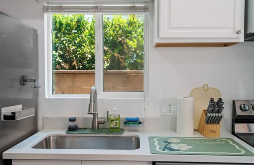 Claremont House | 2-bedroom guest house in Claremont
